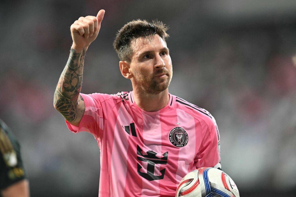 Messi se torna o novo bilionário do futebol, ao lado de Cristiano Ronaldo