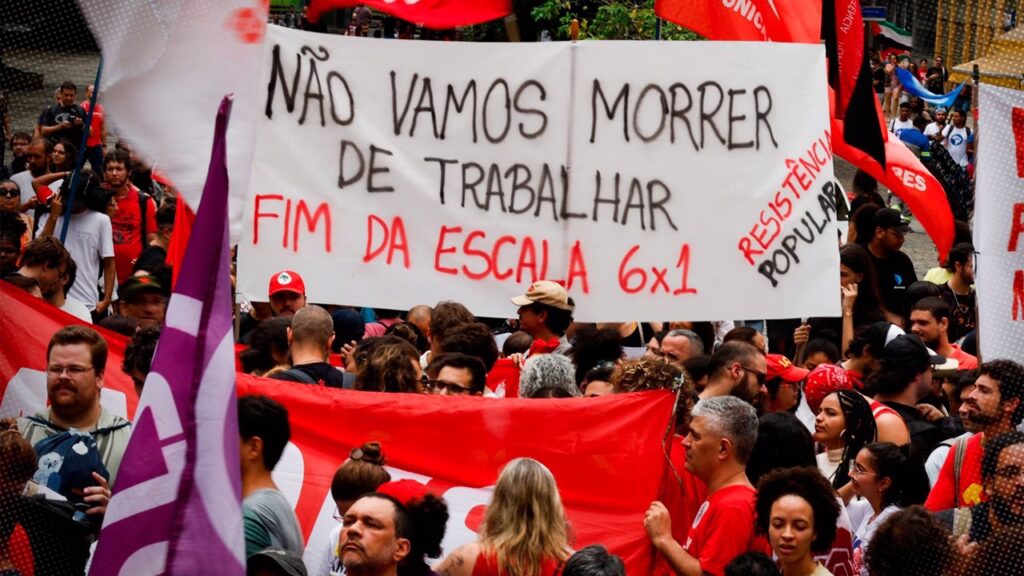 Após pressão popular, 34 deputados já desistiram de apoiar emenda que dificultaria o fim da escala 6×1