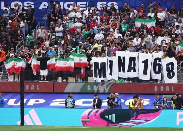Torcida Iraniana faz homenagem as 168 crianças mortas em ataque dos EUA