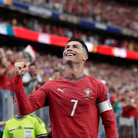 Cristiano marca dois na vitória portuguesa por 5×0 pro Azbequistão