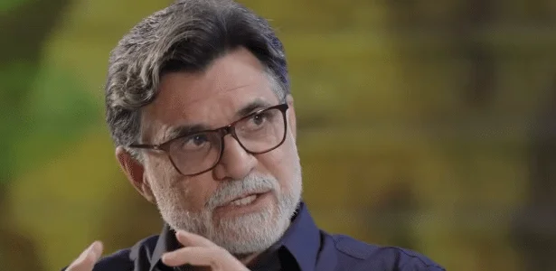 Ricardo Rocha é detido em aeroporto por não pagar pensão, mas quita a dívida e segue pros EUA.