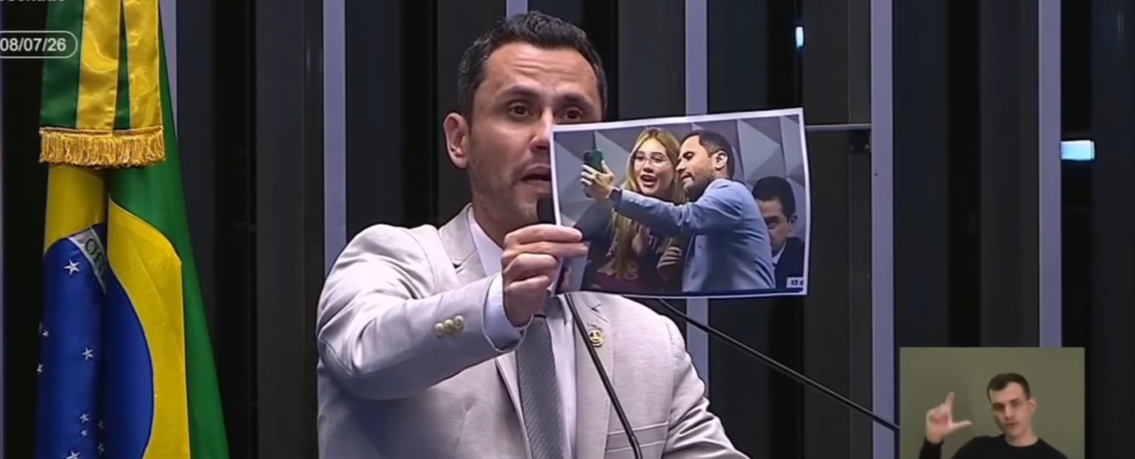 Senador Cleitinho se arrepende de foto com Virginia na CPI das Bets: “fui um idiota”.