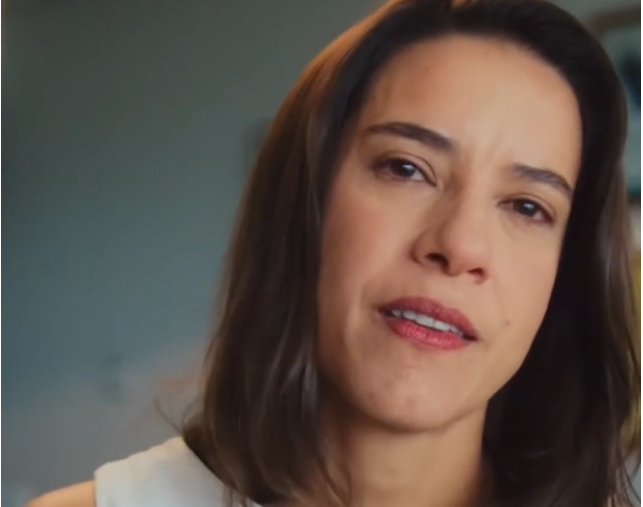 Candidata ao governo de Pernambuco estreia no guia eleitoral calada e vira piada nas redes