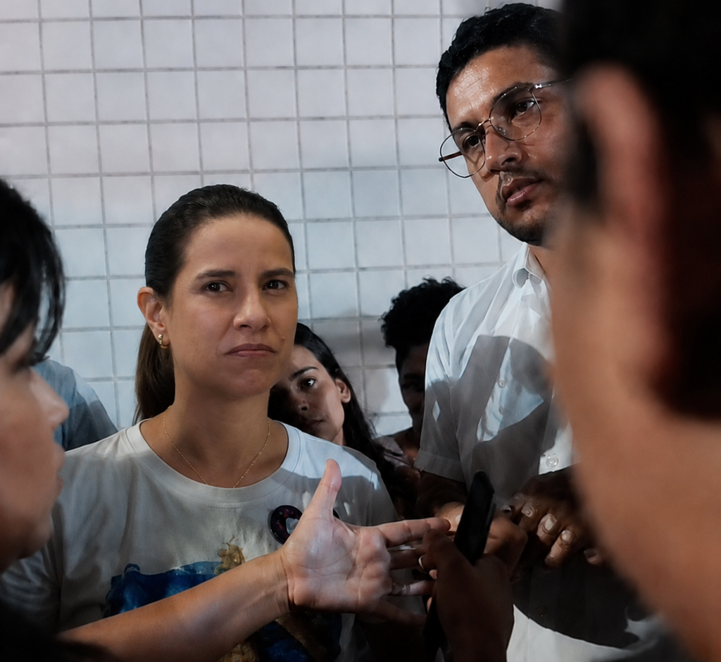 Um primeiro dia de ato público, governadora de Pernambuco é hostilizada na rua