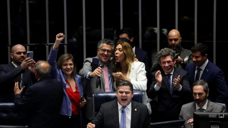 Governo Lula consegue aprovar o fim da escala 6×1: vitória do povo trabalhador!