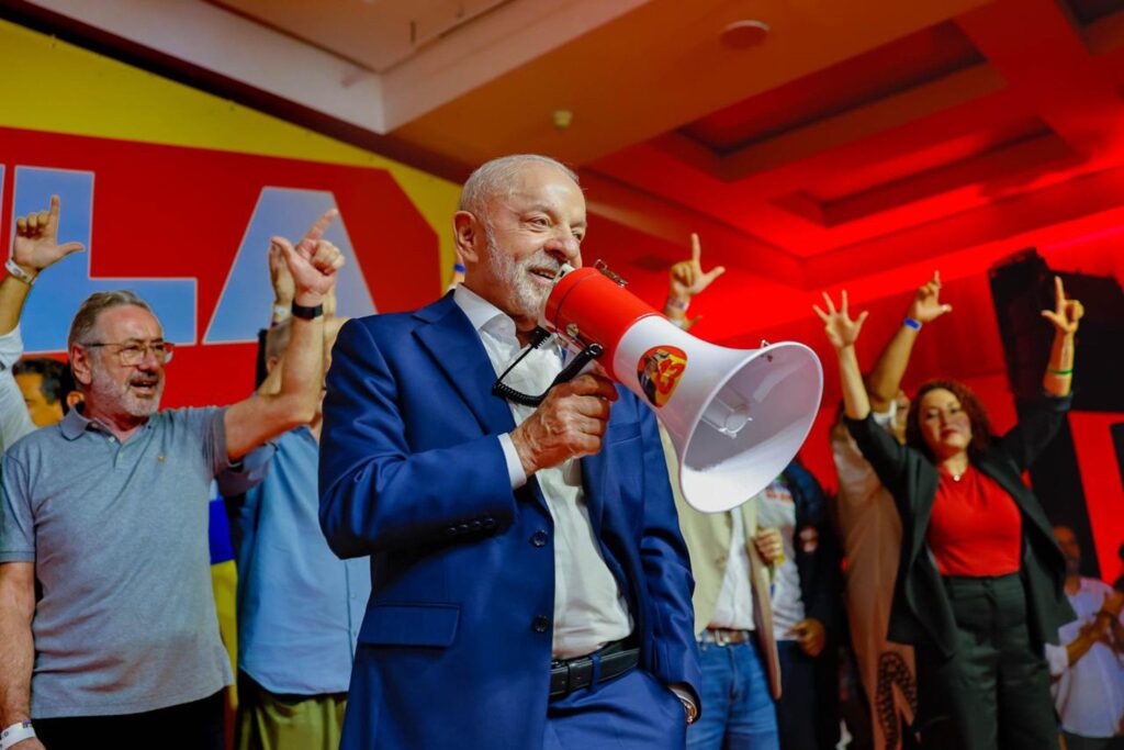 Lula terá de reverter votos para reduzir vantagem de Flávio Bolsonaro no 2º turno